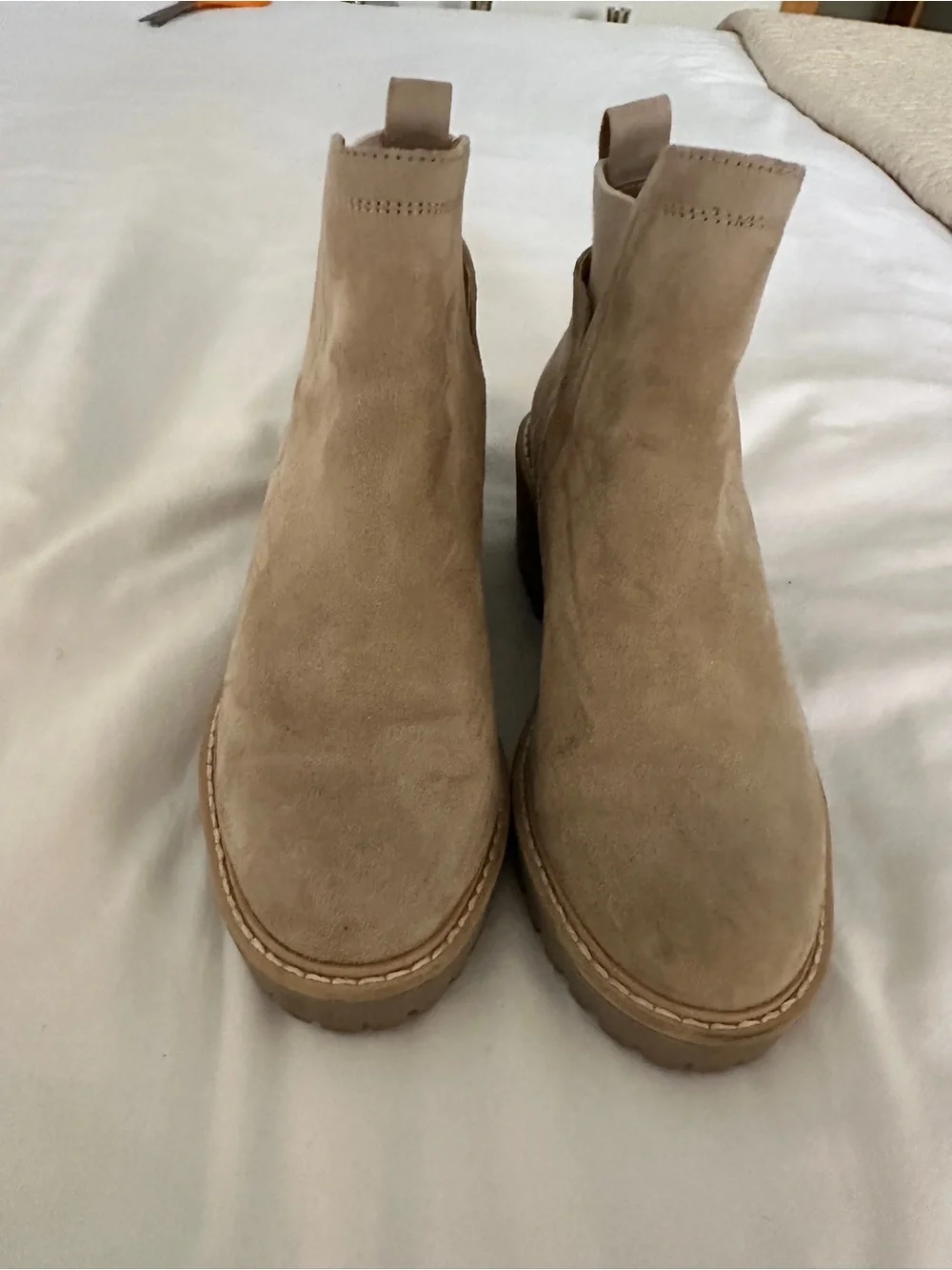 Dolce Vita Chelsea Boots in Beige Suede